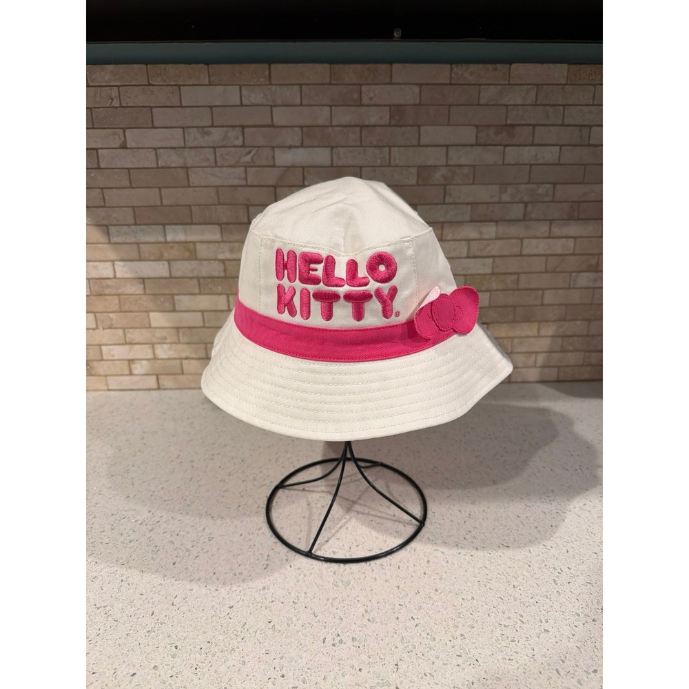 Universal studios Women's Bucket hats - Pink/White Hello Kitty reversible bucket - Picture 3 of 4